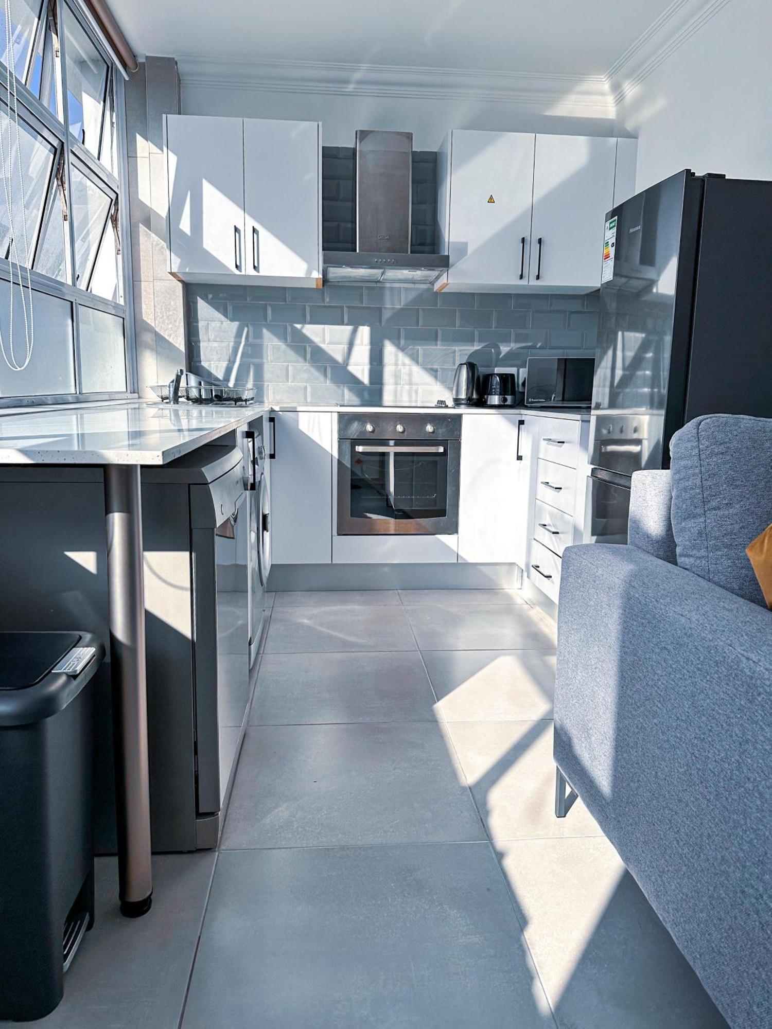 Apartment Seapoint Escape Stylish